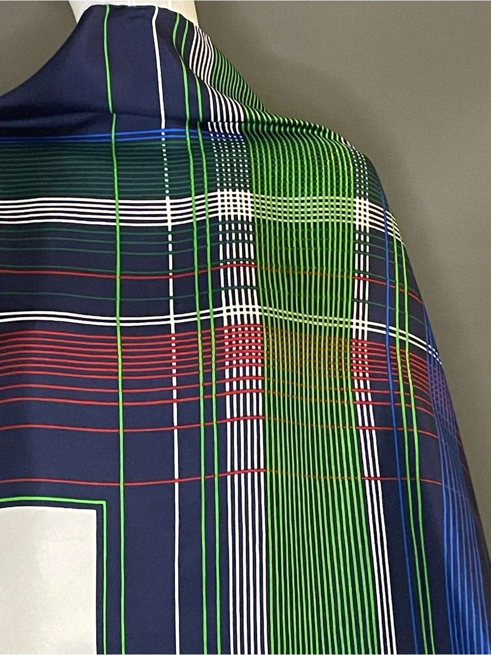 Gorg Vintage Jean Patou Silk Scarf 34 In Very Good Condition